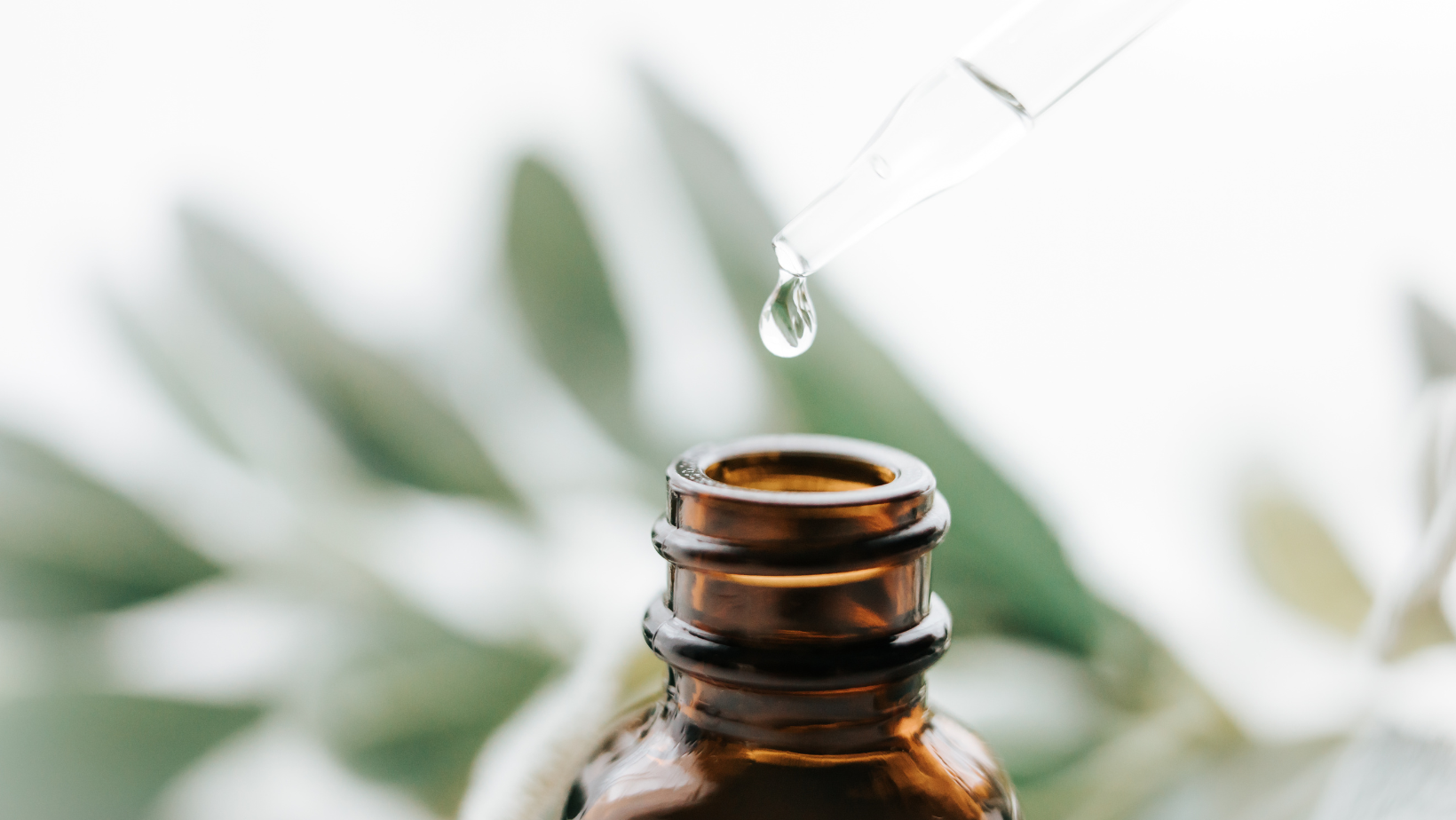 The Ultimate Guide to Massaging with Essential Oils: Benefits, Best Oils, and Top Carrier Oils